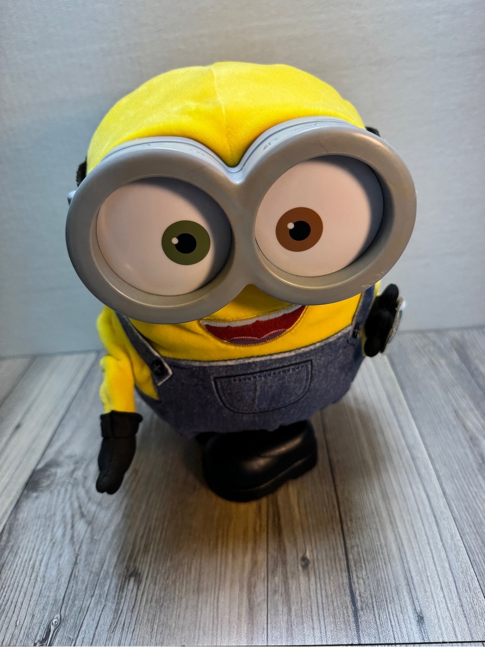 Just Play Minions The Rise of Gru Boogie Dancing Bob Plush Toy-Tested/Works